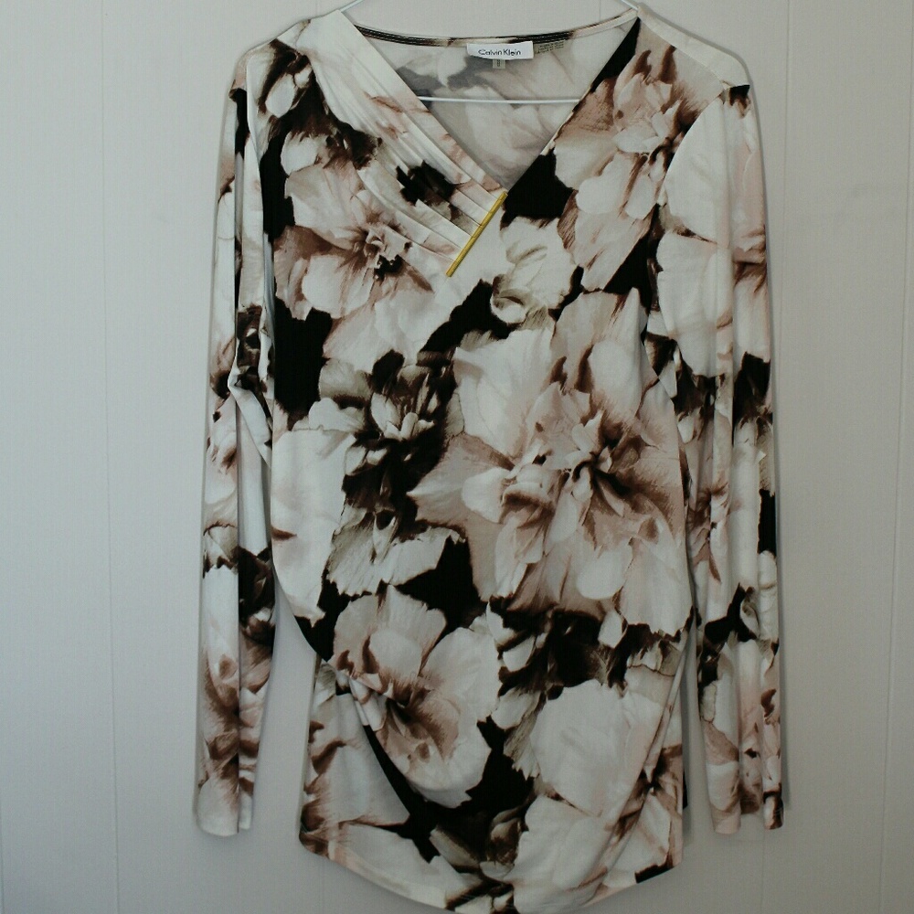 Calvin Klein dressy shirt Hilo hem
